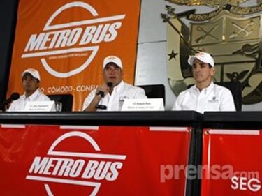 Roux: Transición al Metro Bus no puede durar más de un año