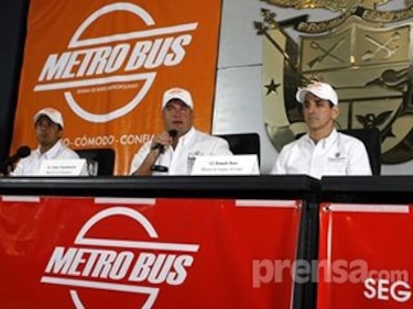 Roux: Transición al Metro Bus no puede durar más de un año