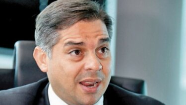 Diputado Adolfo Valderrama nombró a sobrino que vive en México