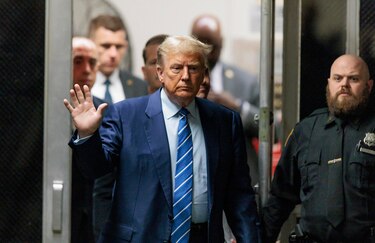Juez le dice a Trump que considera la posibilidad de encarcelarlo por desacato