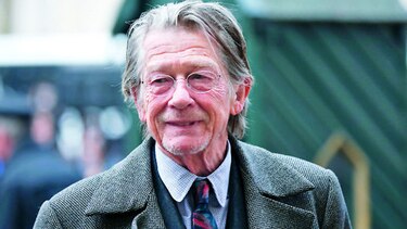 Actor John Hurt sufre un cáncer de páncreas