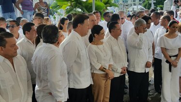 Jubilados y pensionados protestan durante acto cívico; exigen sanción de ley sobre décimos
