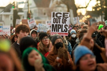 ‘¡Lárguense de aquí!’: Jacob Frey, el alcalde de Mineápolis que le planta cara al gobierno de Trump y a ICE tras la muerte a tiros de una mujer