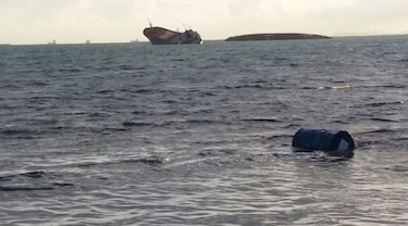 Embarcación ‘Adonai’ se encuentra escorada en la bahía de Limón en Colón