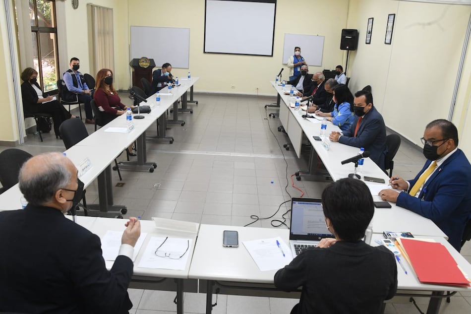 Termina etapa en el proceso de buscar reemplazo para Ayú Prado