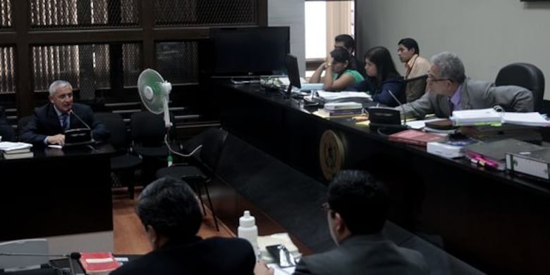 Otto Pérez Molina rinde primera declaración