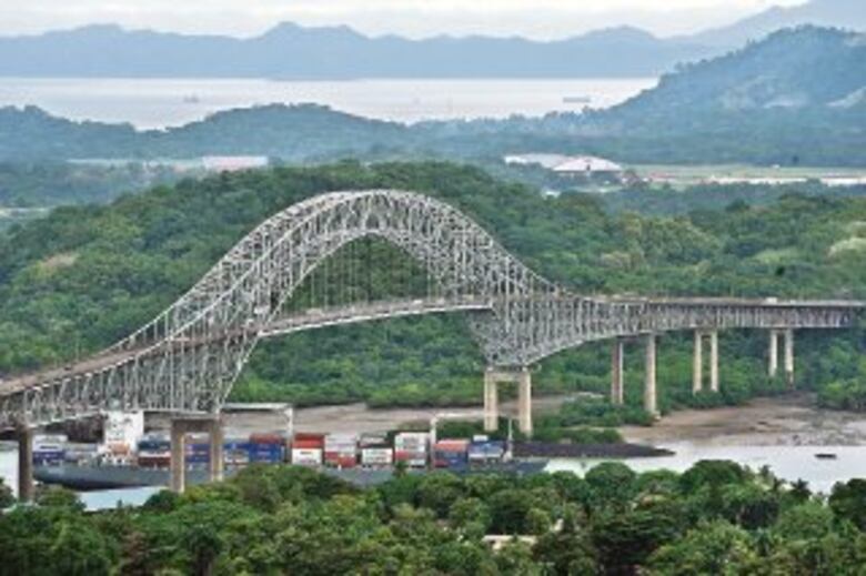 Tras el accidente en el puente de Baltimore, los pilotos del Canal hablan de cómo mitigar los riesgos