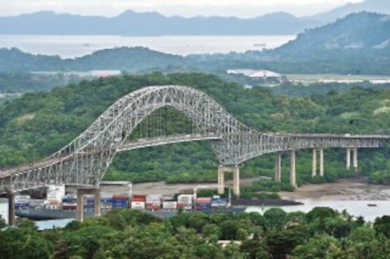 Tras el accidente en el puente de Baltimore, los pilotos del Canal hablan de cómo mitigar los riesgos