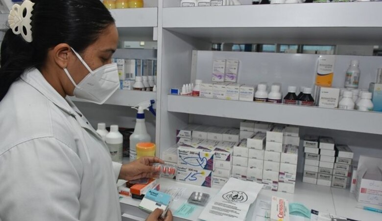 Reducción de precios en 20 medicamentos; propietarios de farmacias y pacientes reaccionan