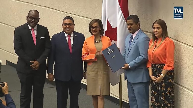 Seguridad vial vs. costo: el debate por la ley de sillas de retención infantil en Panamá