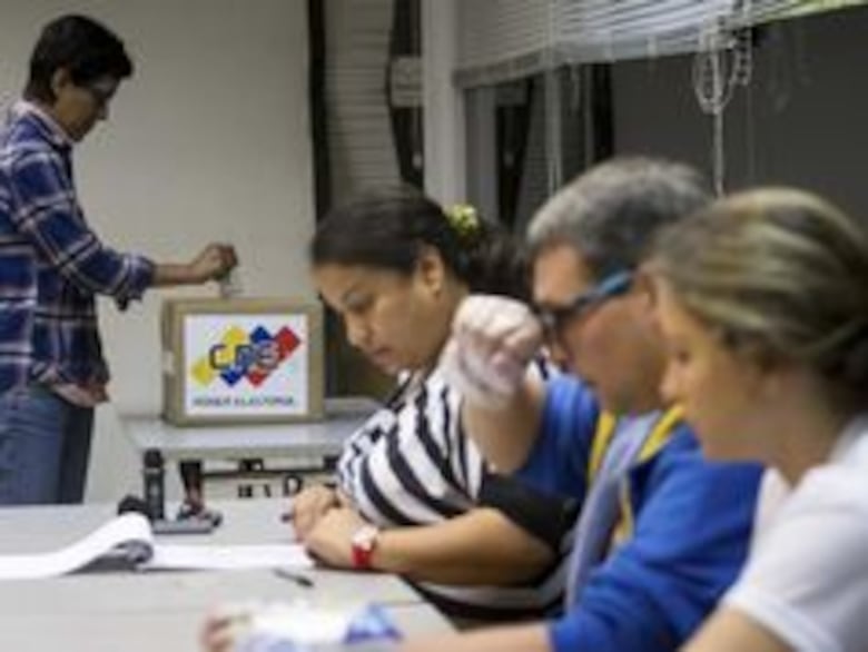 Venezolanos acuden a las urnas para renovar a la Asamblea Nacional