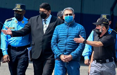 Expresidente de Honduras, Juan Orlando Hernández, es instruido de cargos por narcotráfico y queda detenido en Nueva York