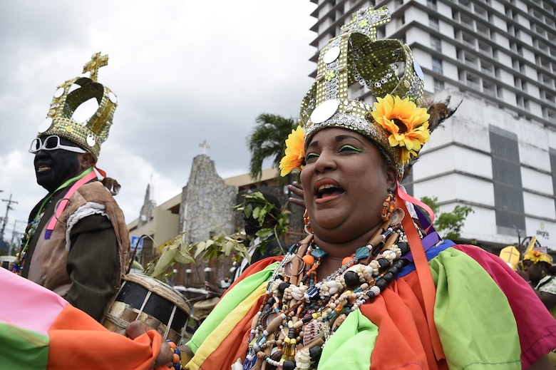 Desfile de la etnia negra en Río Abajo: cultura y tradición en las calles