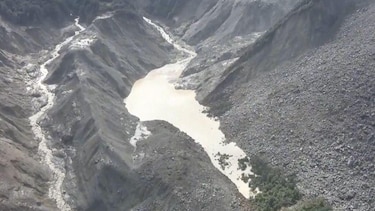 El lago que hace temer que se produzca una nueva avalancha en la frontera de Nepal y Tíbet