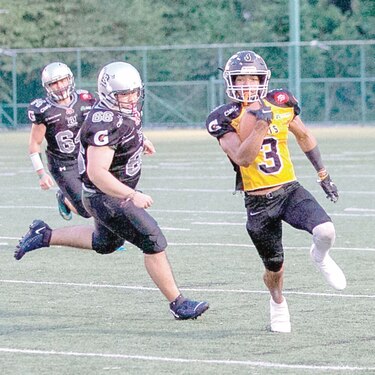 La emoción está al tope en la Kiwanis Football League, que busca semifinalistas