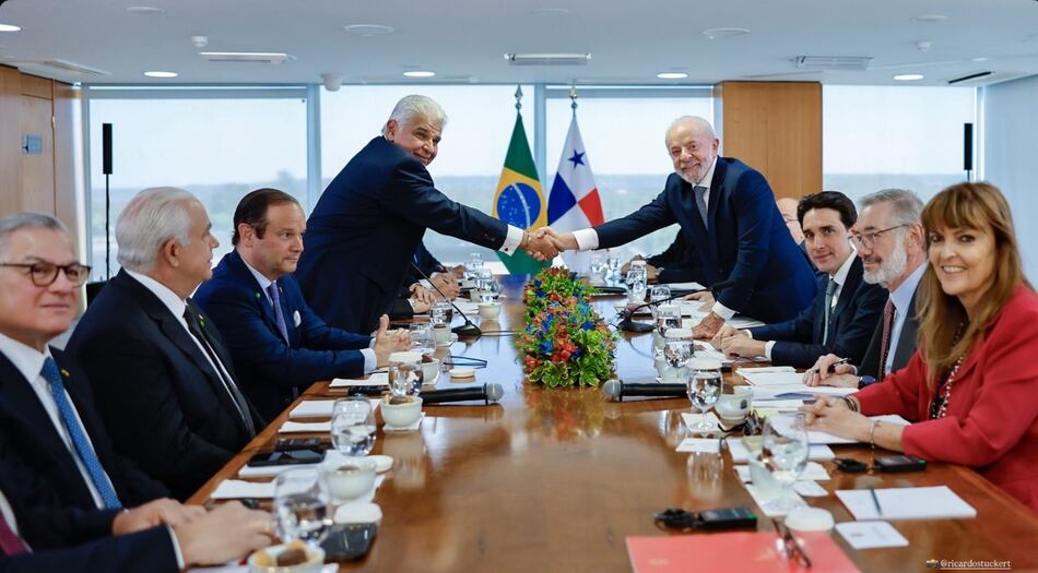 Viaje del contralor a Brasil despierta críticas por posible conflicto de interés