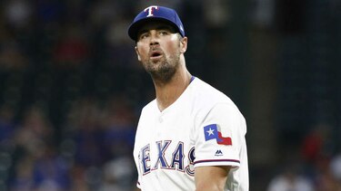 Cole Hamels pasa a los Cachorros tras canje con Rangers