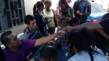 Oposición arranca una etapa crucial para referendo contra Maduro