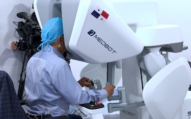 Panamá ejecuta su primera cirugía robótica a distancia