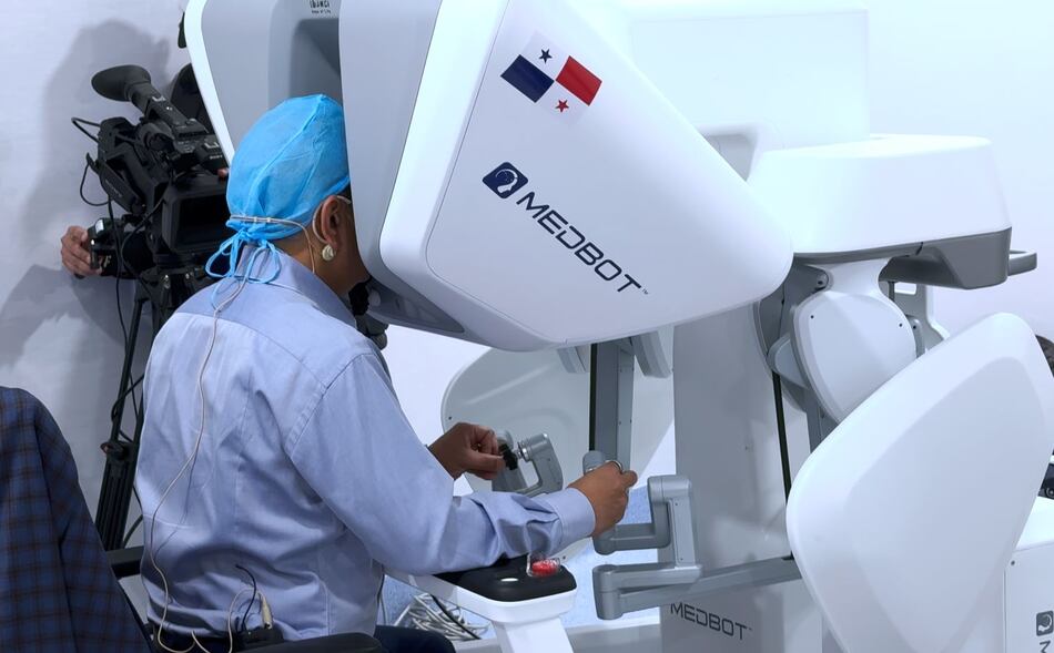Panamá ejecuta su primera cirugía robótica a distancia