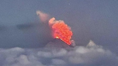 Entra en erupción un volcán en Rusia tras el potente terremoto que provocó evacuaciones y alertas de tsunami