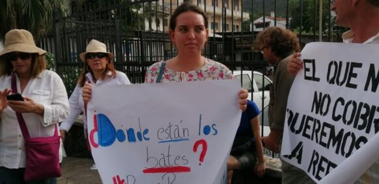 Ricardo Lombana encabeza protesta pacífica frente a la Asamblea Nacional