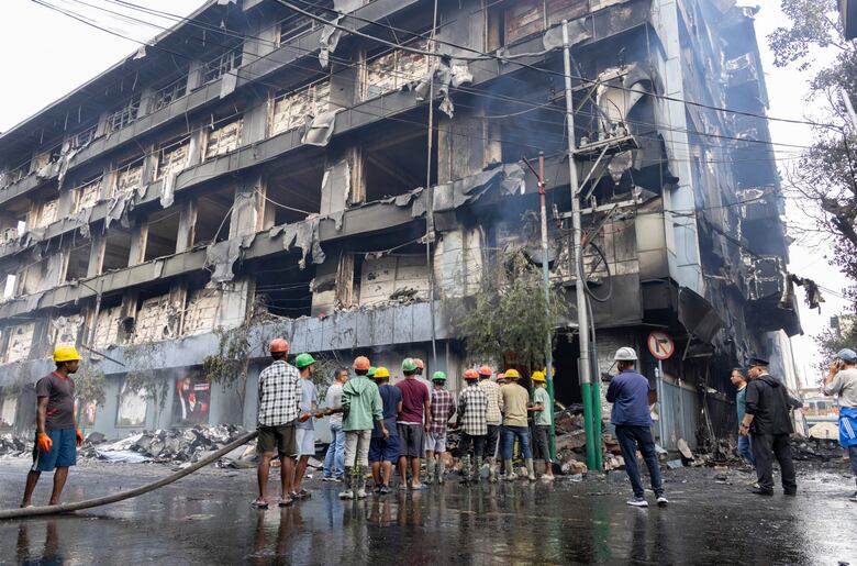 Las 48 horas que incendiaron Nepal: una cronología del pandemonio