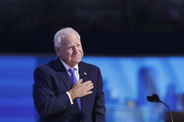 Tim Walz acepta formalmente la nominación a candidato a vicepresidente de Kamala Harris