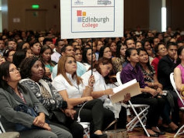 Varela sanciona ley del programa Panamá Bilingüe