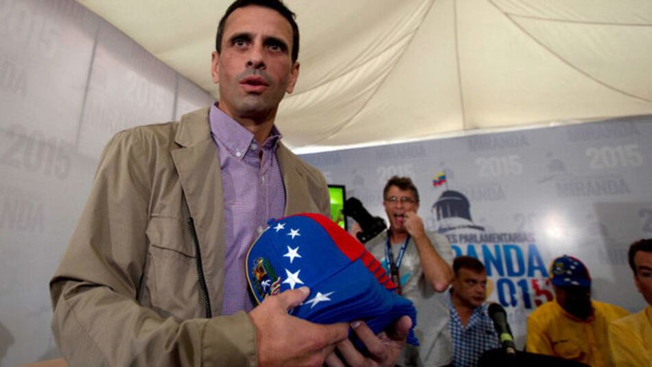 Capriles dice que ‘Maduro debería ponerse a la orden de la Asamblea Nacional’