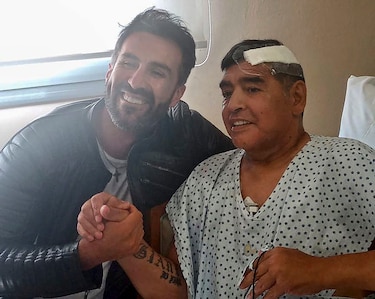 Allanan el consultorio e ‘imputan por homicidio culposo’ a médico de Maradona