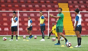 Selección femenina afronta días clave de cara a la repesca