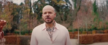 Residente hace un homenaje al tiempo en nuevo tema, ‘313′, y en video con Penélope Cruz