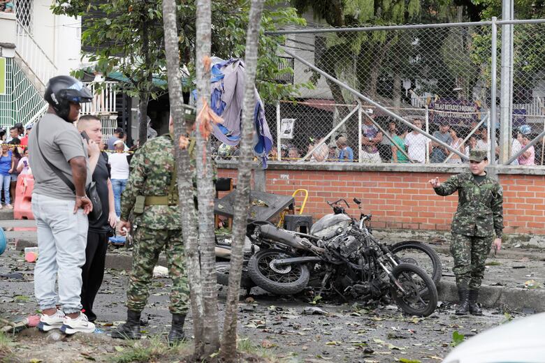 Al menos cinco fallecidos y 36 heridos por explosión de bombas en Colombia