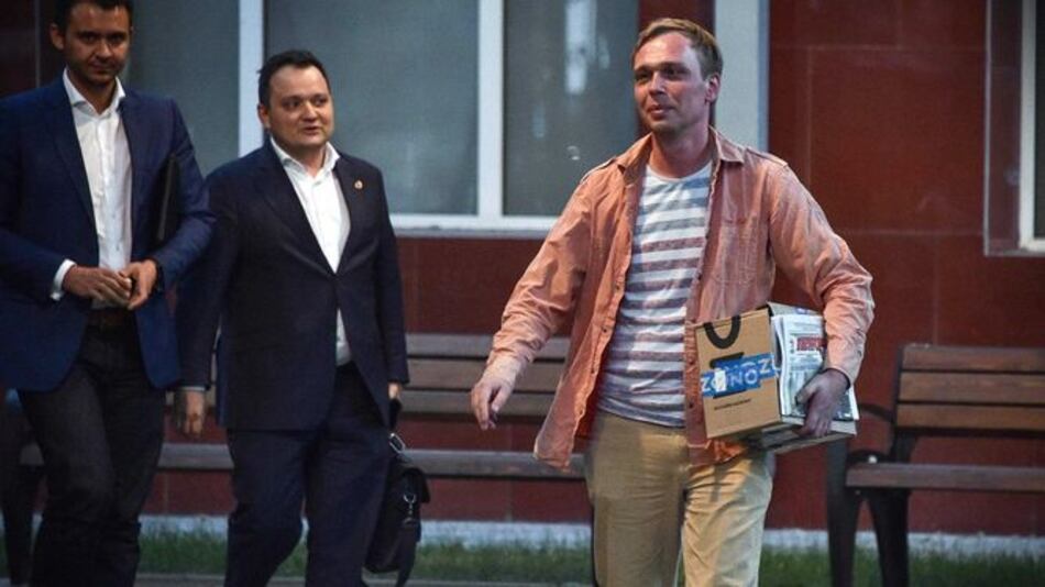 El periodista ruso Ivan Golunov sale libre y agradece entre lágrimas la solidaridad