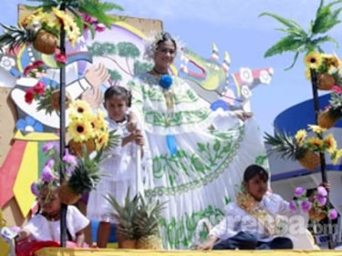Realizan desfile de carretas en La Chorrera