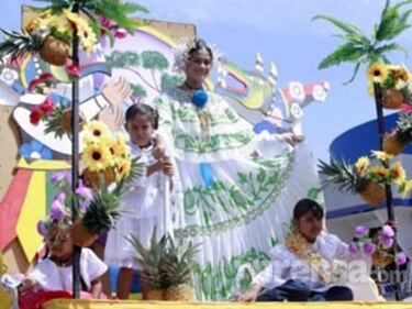 Realizan desfile de carretas en La Chorrera
