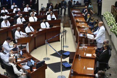 Adames hace un balance de su gestión y anuncia reformas a las leyes de medicamentos y de descentralización