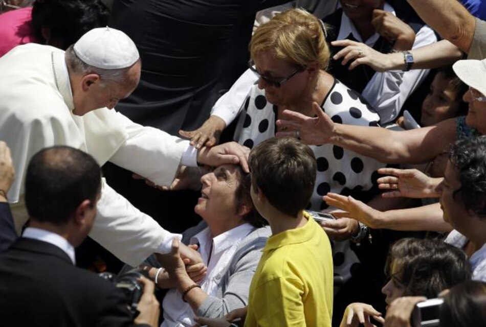 Papa crea una comisión para reformar estructura económica de la Santa Sede