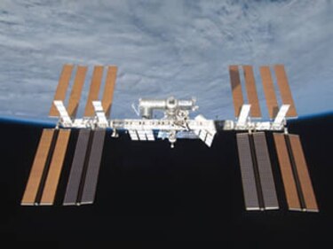 Tripulación del Discovery prepara nave para aterrizaje