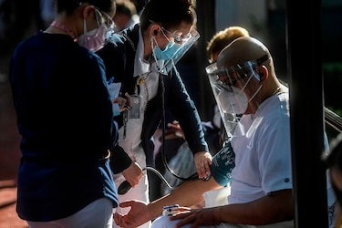 Pesebre mexicano con tapabocas advierte del riesgo ante la Covid-19