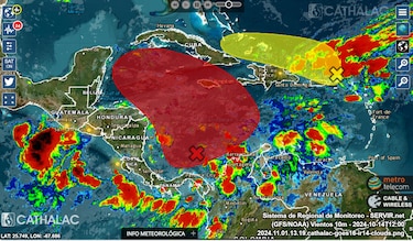 Autoridades monitorean un disturbio tropical que amenaza con convertirse en ciclón