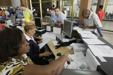 Decretan cierre de oficinas públicas desde el mediodía del jueves santo