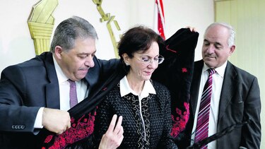 Funcionaria se niega a retirar informe y renuncia a la ONU