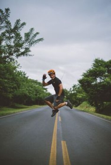Juan Dual está rodando en bicicleta y sin aparato digestivo