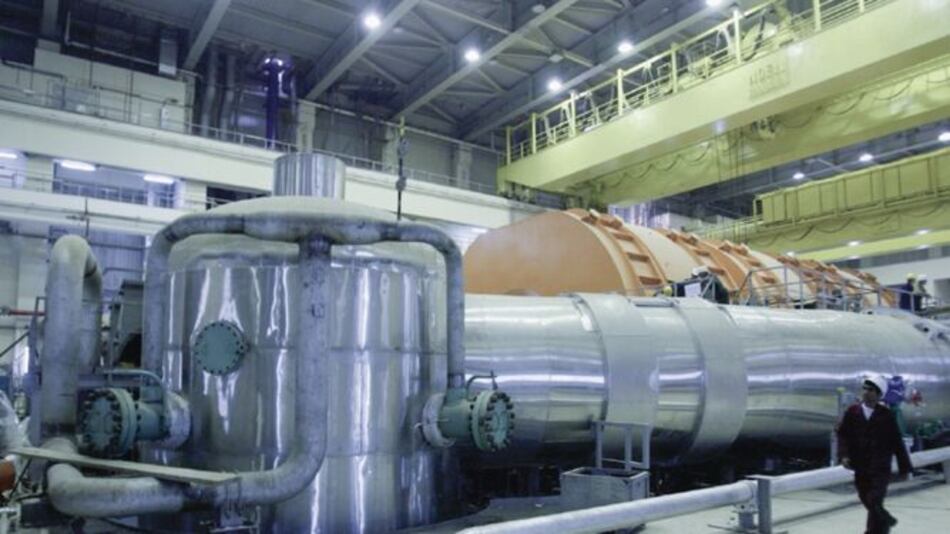 Irán enriquece uranio por encima del límite permitido