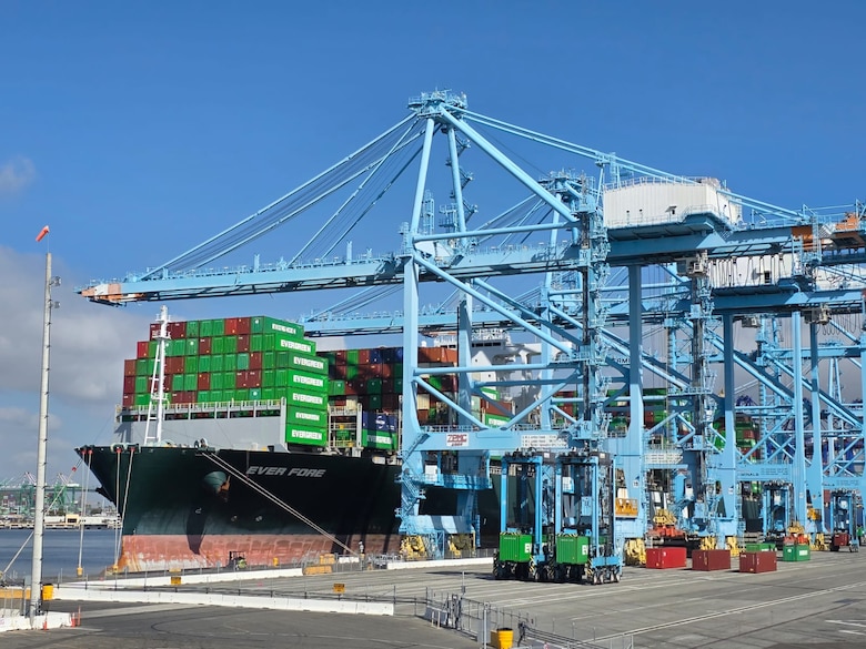 Inteligencia artificial, electrificación y automatización marcan el rumbo de los puertos