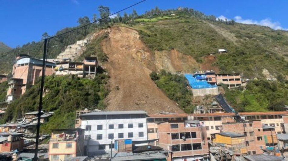 Alud sepulta decenas de casas en un pueblo andino de Perú