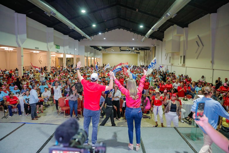 El puzle electoral: mariachis, besos y otras promesas de campaña