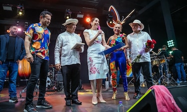 Samy y Sandra Sandoval reciben galardón por preservar la música típica panameña